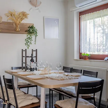 Karneval Vendeghaz Feriehus Velence